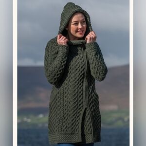 NWT Aran Crafts ☘️ Claddaugh Heart Wool Sweater Small